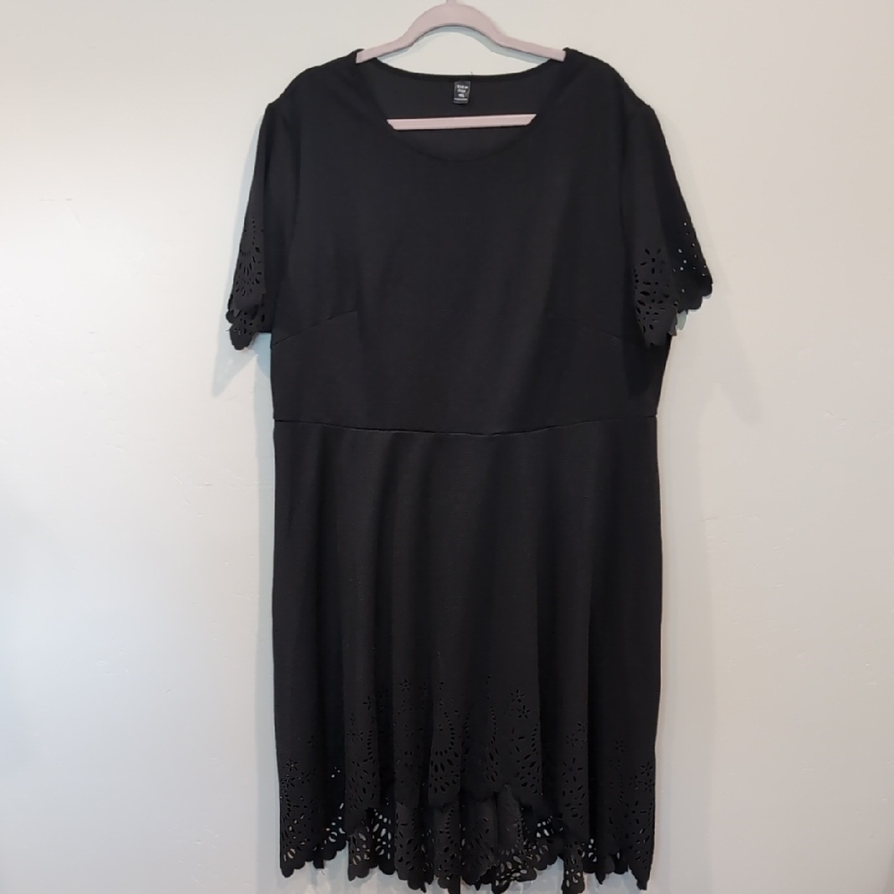 SHEIN Curve Black Short Sleeve Lasercut Round Neck Mini Dress Size 4X
